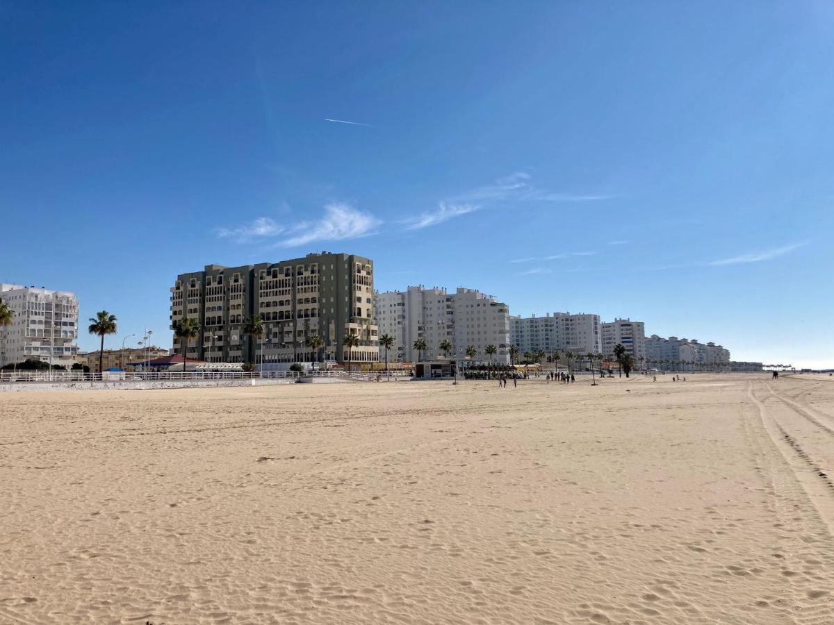 شقة Atico Valdelagrana Playa - Aire Acondicionado Y Piscina إل بويرتو دي سانتا ماريا المظهر الخارجي الصورة